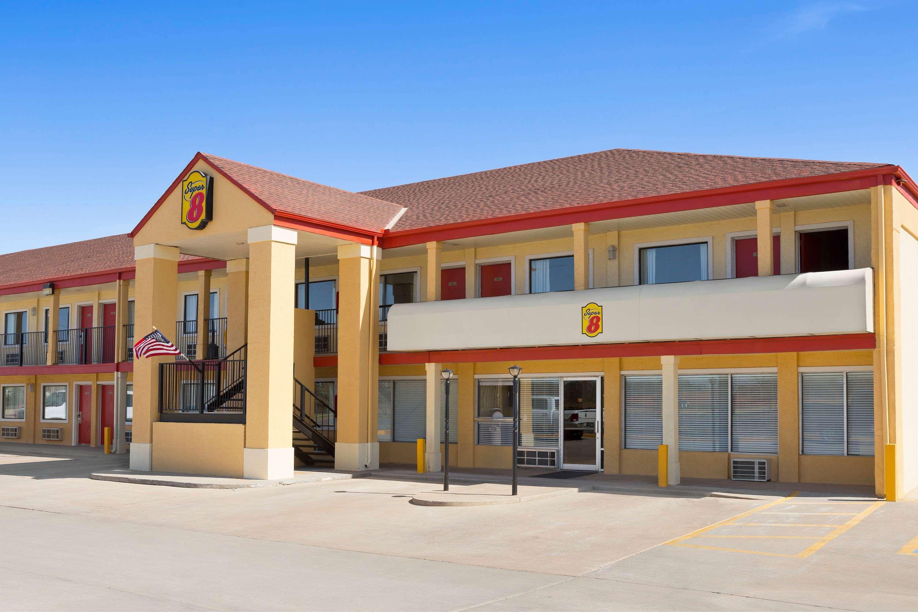 Super 8 By Wyndham Woodward Hotel Kültér fotó